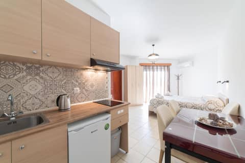 Anelia Boutique Studios & Apartments — kitchen
