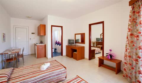 Anelia Boutique Studios & Apartments — hotel room