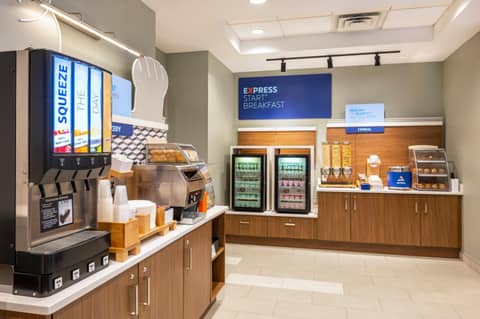 Holiday Inn Express Toronto Downtown by IHG — photo 9