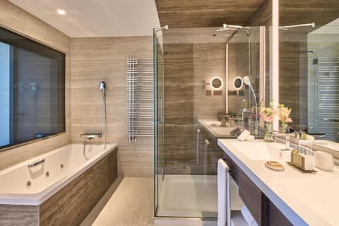 VP Plaza España Design — bathroom