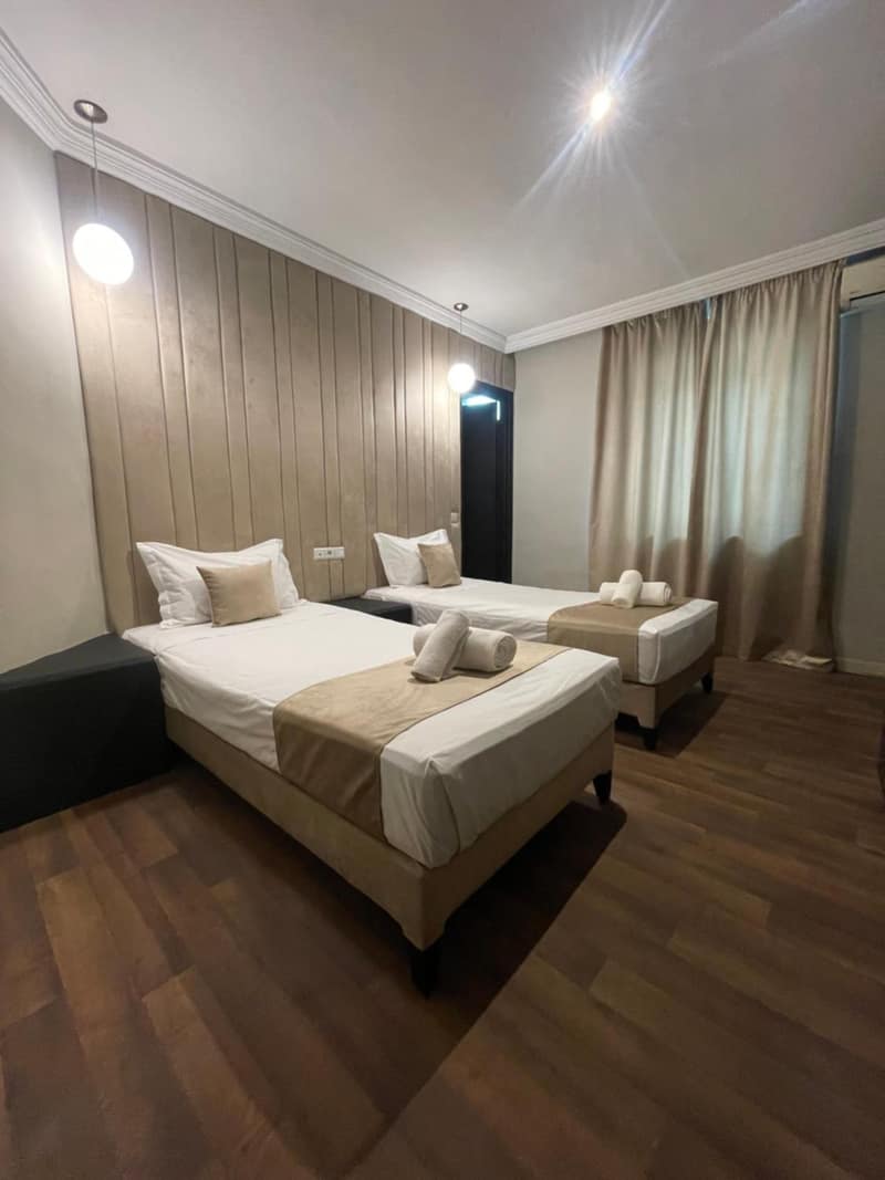 Cadé Hotel — hotel room