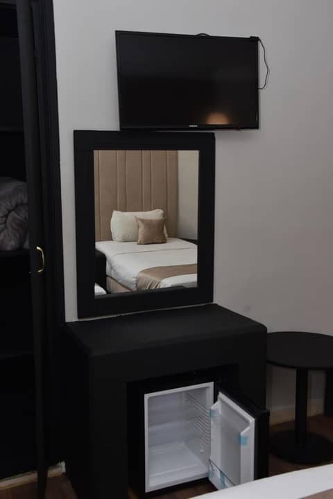 Cadé Hotel — hotel room