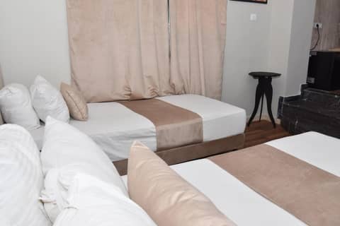 Cadé Hotel — hotel room