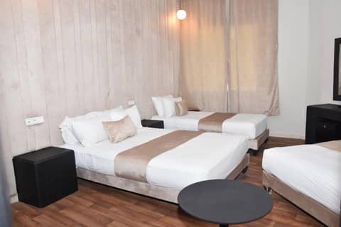 Cadé Hotel — hotel room