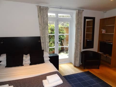 Studios2Let — hotel room