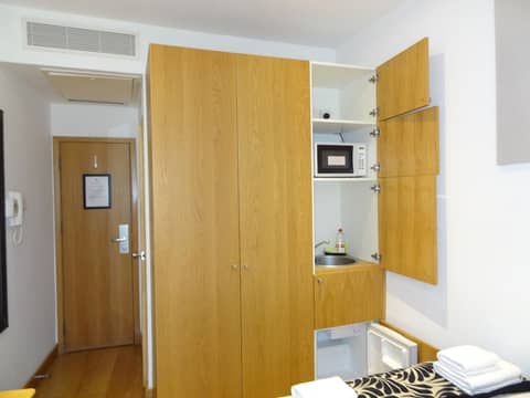 Studios2Let — hotel room