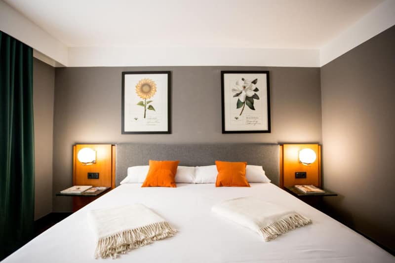 Hotel Malcom and Barret — hotel room