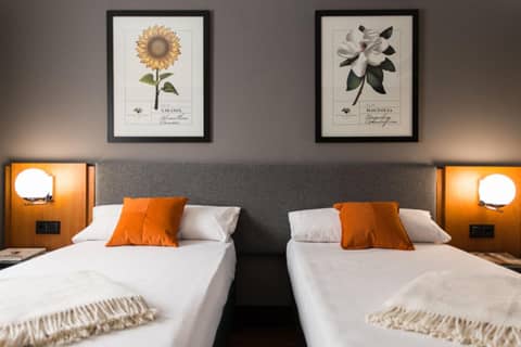 Hotel Malcom and Barret — hotel room