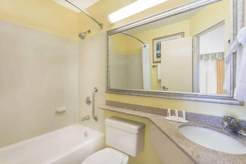 Baymont by Wyndham Savannah Midtown — photo 2