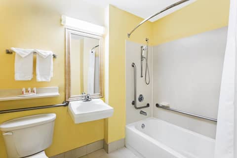 Baymont by Wyndham Savannah Midtown — photo 7