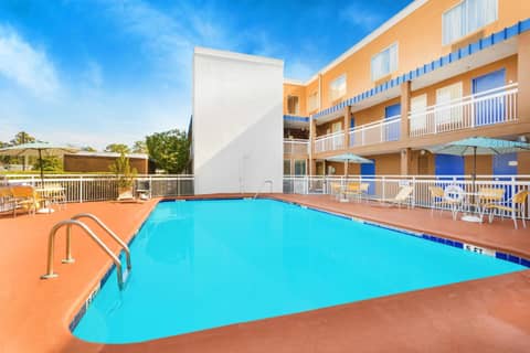Baymont by Wyndham Savannah Midtown — photo 9