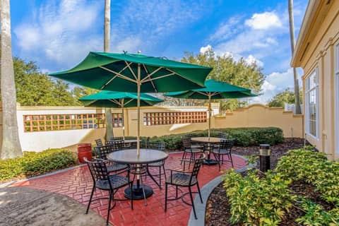La Quinta by Wyndham Orlando Airport - On Property Food Trucks & Free Airport Shuttle! — balance & terrace