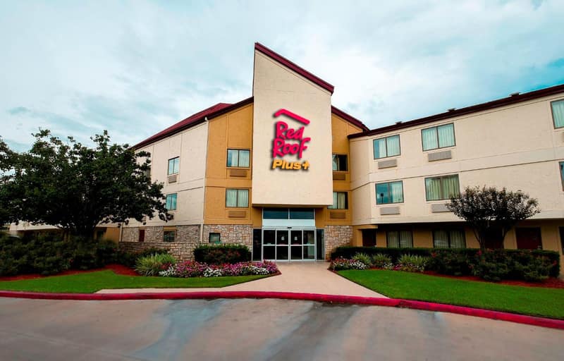 Red Roof Inn PLUS+ Houston - Energy Corridor — building