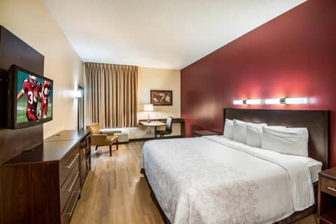 Red Roof Inn PLUS+ Houston - Energy Corridor — photo 7