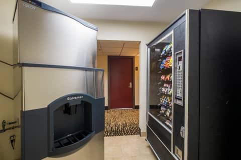 Red Roof Inn PLUS+ Houston - Energy Corridor — photo 9