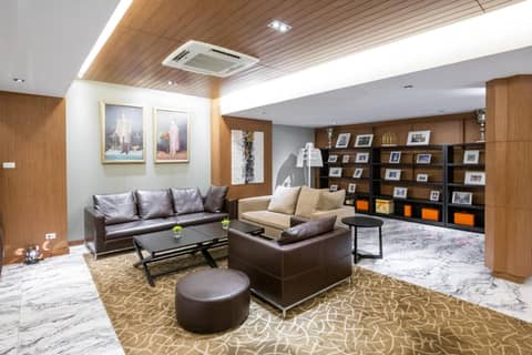 S Ratchada Leisure Hotel — lounge