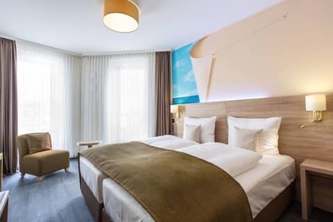 Stay! Hotel Boardinghouse — hotel room