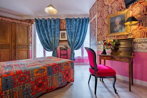 Hôtel De Nice — hotel room