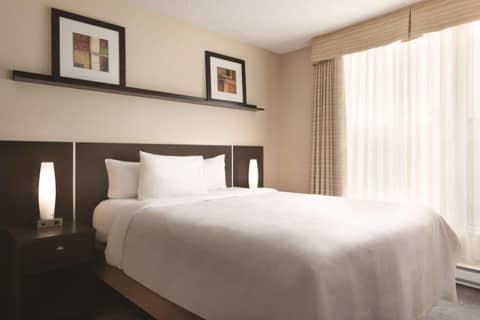 Embassy Suites by Hilton - Montreal — photo 2