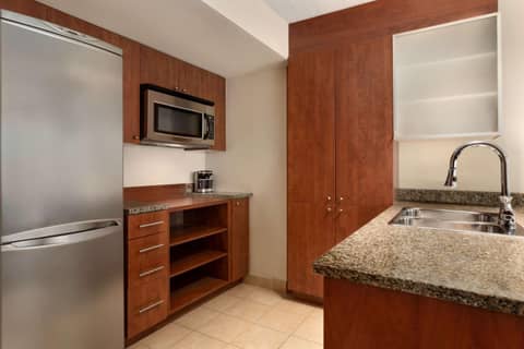 Embassy Suites by Hilton - Montreal — photo 4