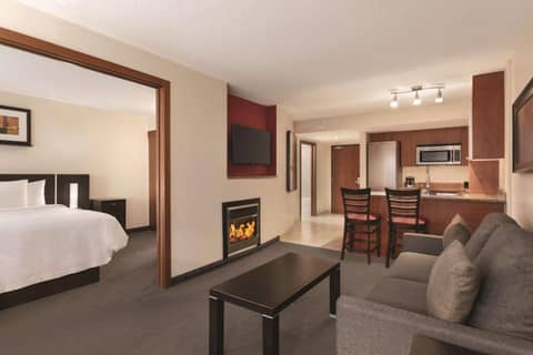 Embassy Suites by Hilton - Montreal — photo 5