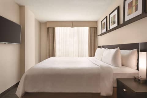 Embassy Suites by Hilton - Montreal — photo 9