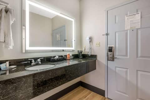 Clarion Pointe Louisville East — photo 6