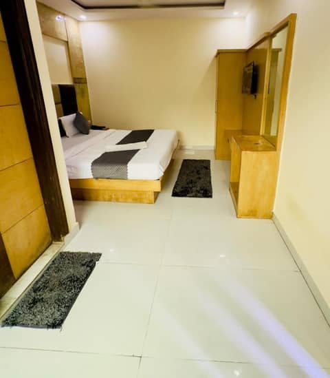 Hotel Bramhaputra Near New Delhi Railway Station — hotel room
