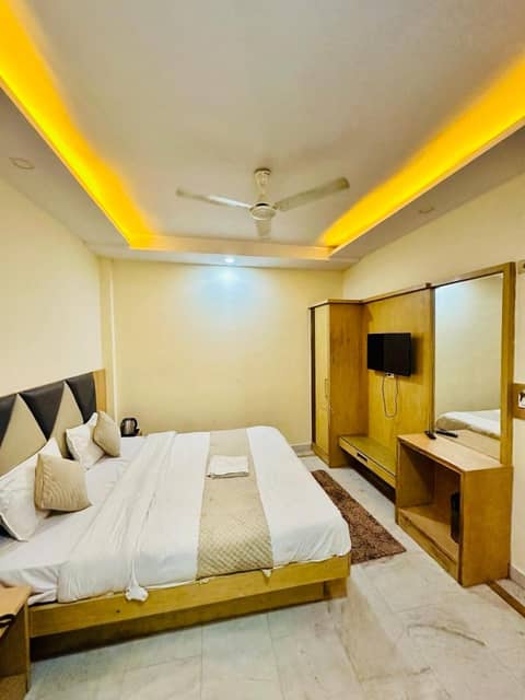 Hotel Bramhaputra Near New Delhi Railway Station — hotel room