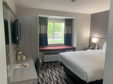 Microtel Inn by Wyndham Charlotte Airport — photo 8