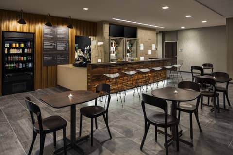 Courtyard by Marriott Seattle Northgate — dining