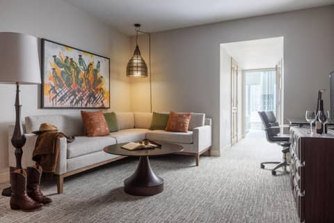 Hotel Contessa - Suites on the Riverwalk — hotel room
