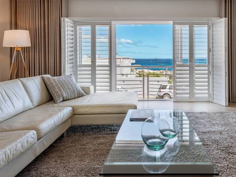 Blue Views Penthouse Beachfront Apartment with Pool — photo 2