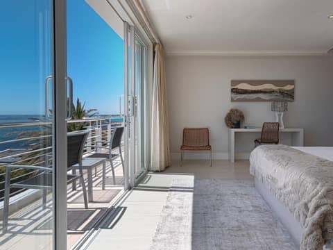 Blue Views Penthouse Beachfront Apartment with Pool — photo 5
