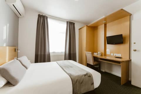 Star Hotel — hotel room