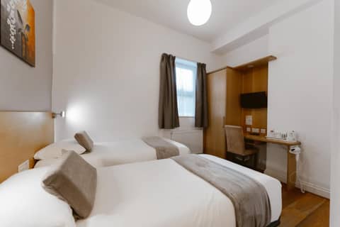 Star Hotel — hotel room