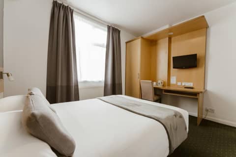 Star Hotel — hotel room