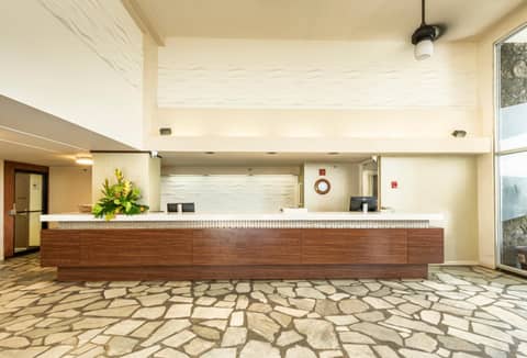 Pacific Monarch Hotel — photo 2