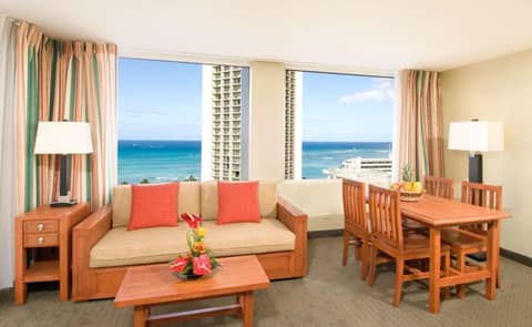 Pacific Monarch Hotel — hotel room