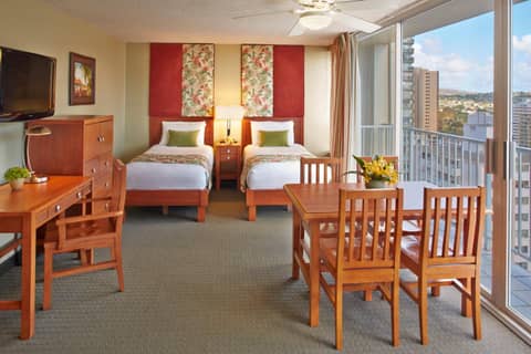 Pacific Monarch Hotel — hotel room