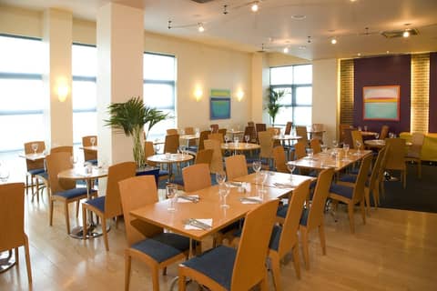 Premier Inn London Wimbledon South — photo 8