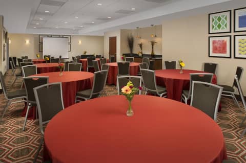 Holiday Inn Express Baltimore at the Stadiums by IHG — photo 4