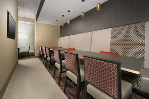 Holiday Inn Express Baltimore at the Stadiums by IHG — photo 6