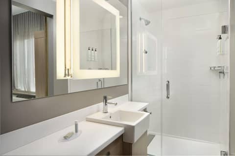 SpringHill Suites by Marriott Jacksonville Baymeadows — bathroom