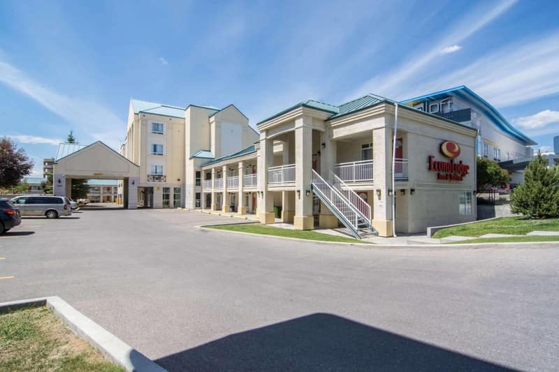Econo Lodge Inn & Suites Calgary - University — photo 1