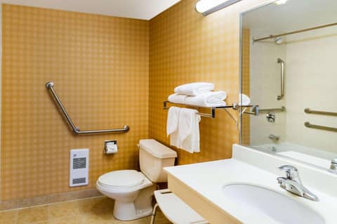 Econo Lodge Inn & Suites Calgary - University — photo 4