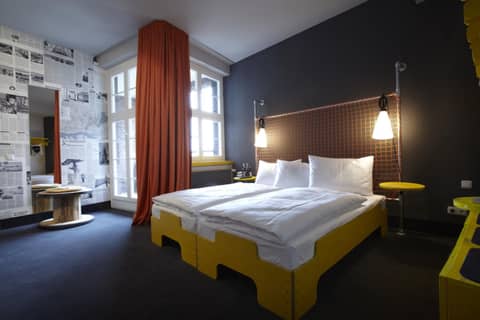 Superbude Hamburg St Pauli — hotel room
