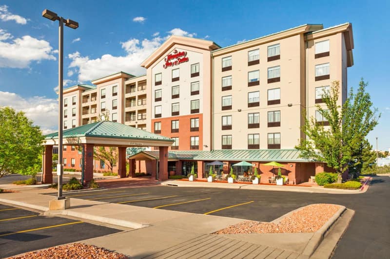 Hampton Inn & Suites Denver-Cherry Creek — building