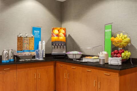 Hampton Inn & Suites Denver-Cherry Creek — photo 3