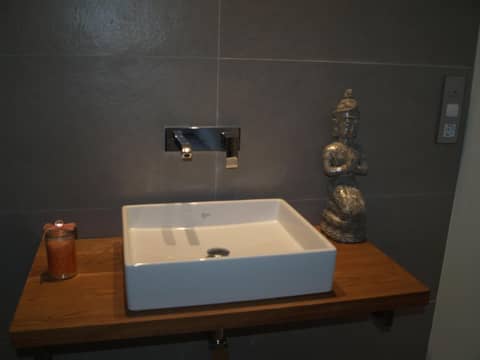 El 16 Ruzafa — bathroom